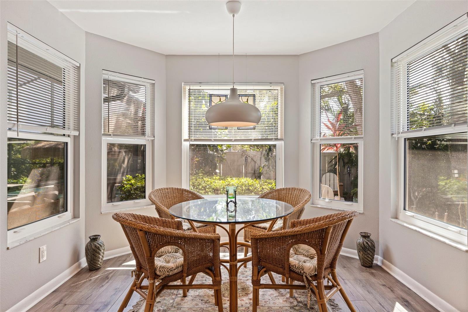 720 WHITE SAND DR NE