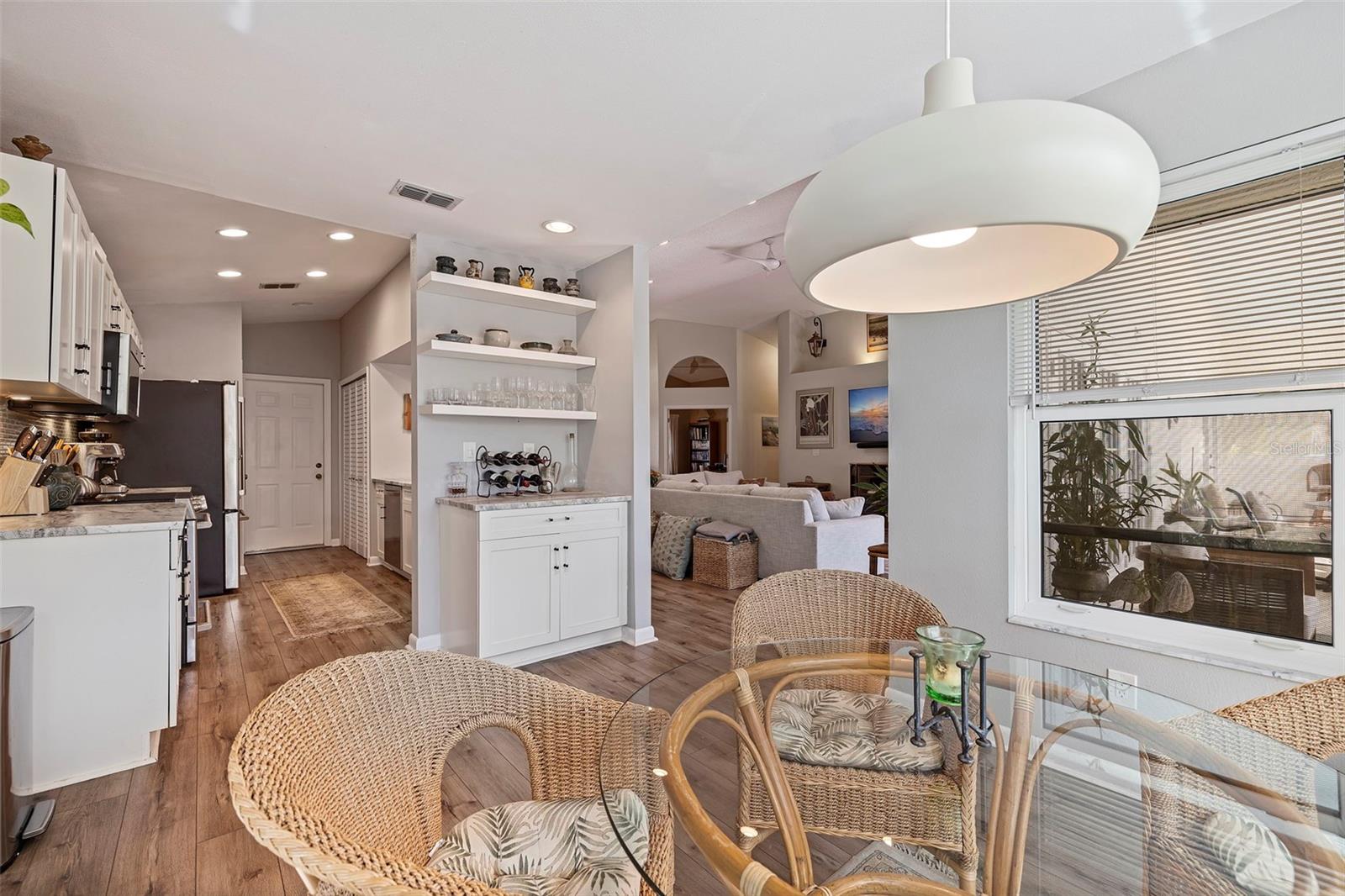 720 WHITE SAND DR NE