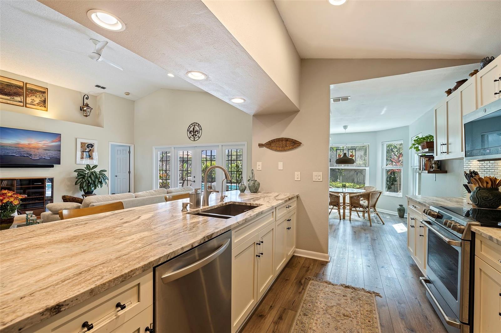 720 WHITE SAND DR NE