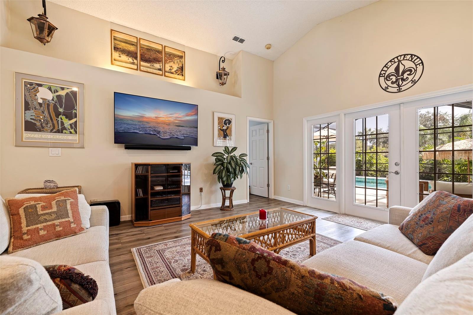 720 WHITE SAND DR NE