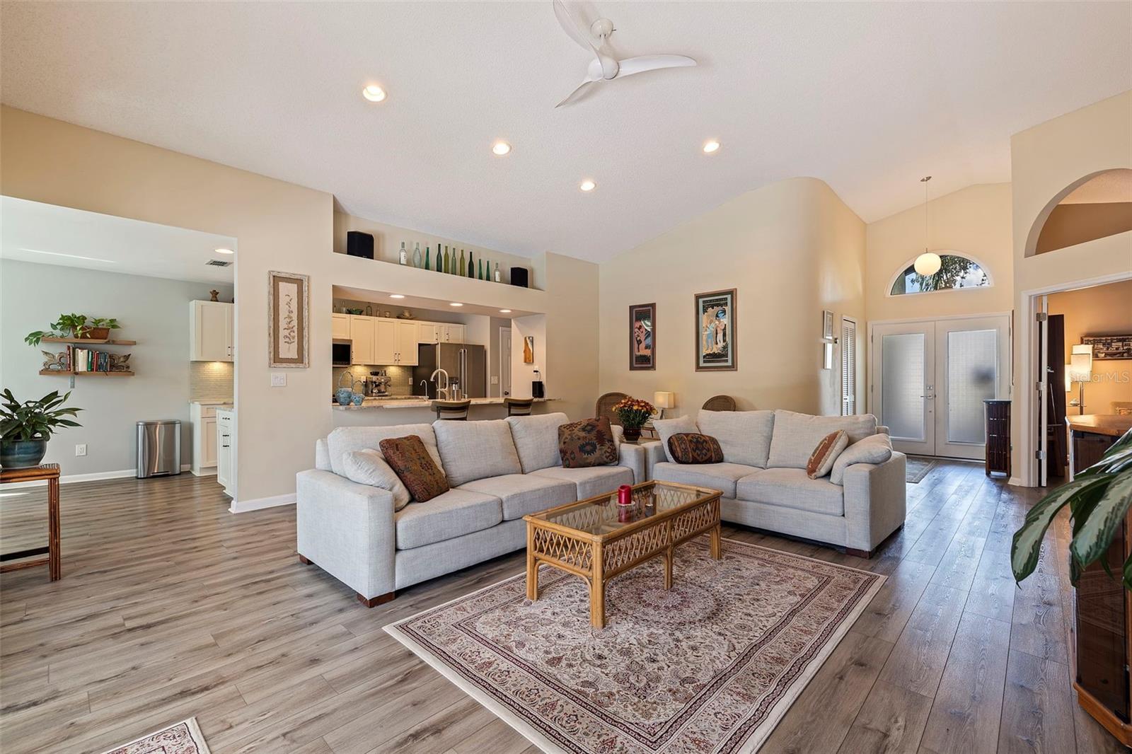 720 WHITE SAND DR NE