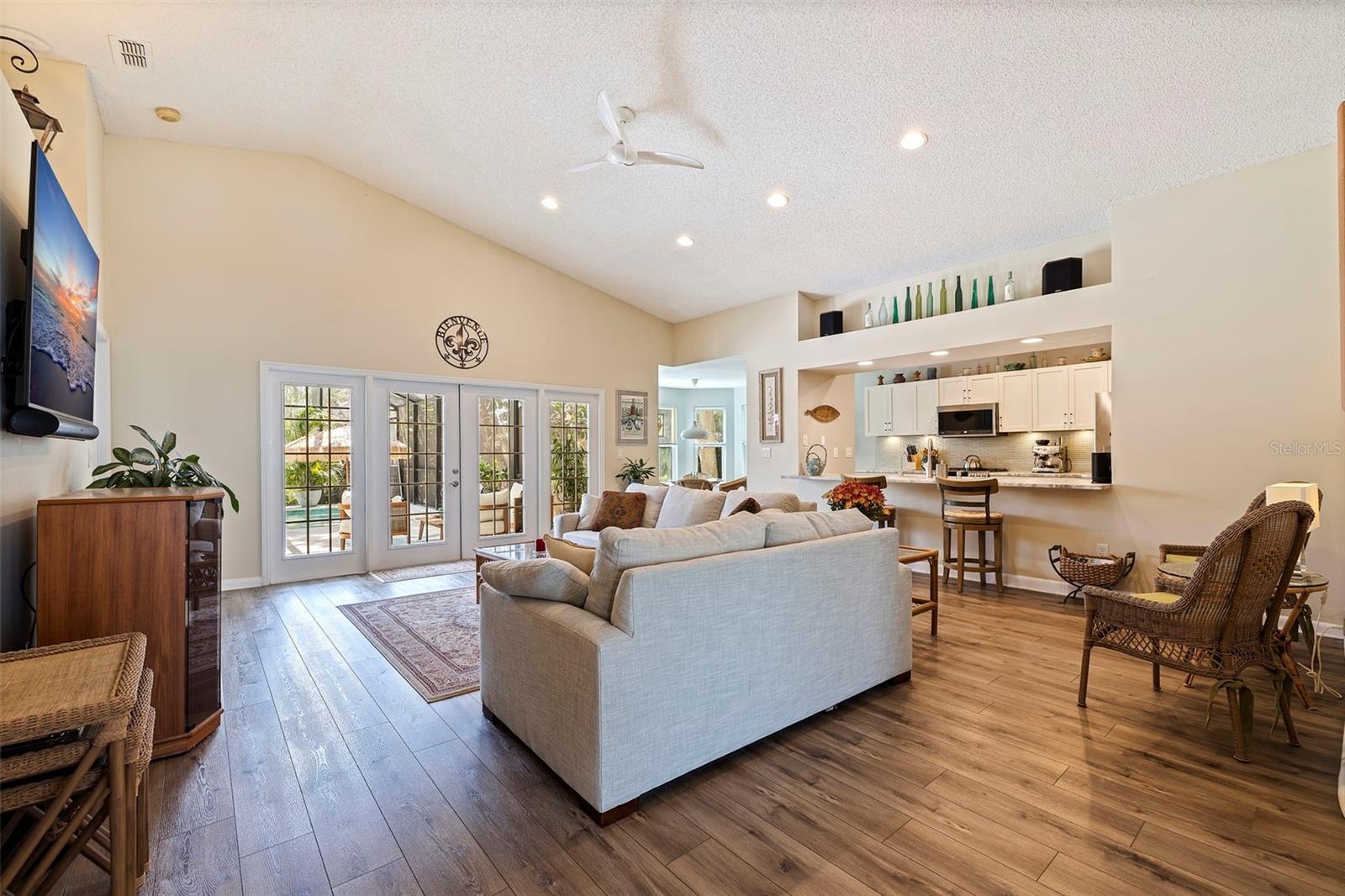 720 WHITE SAND DR NE