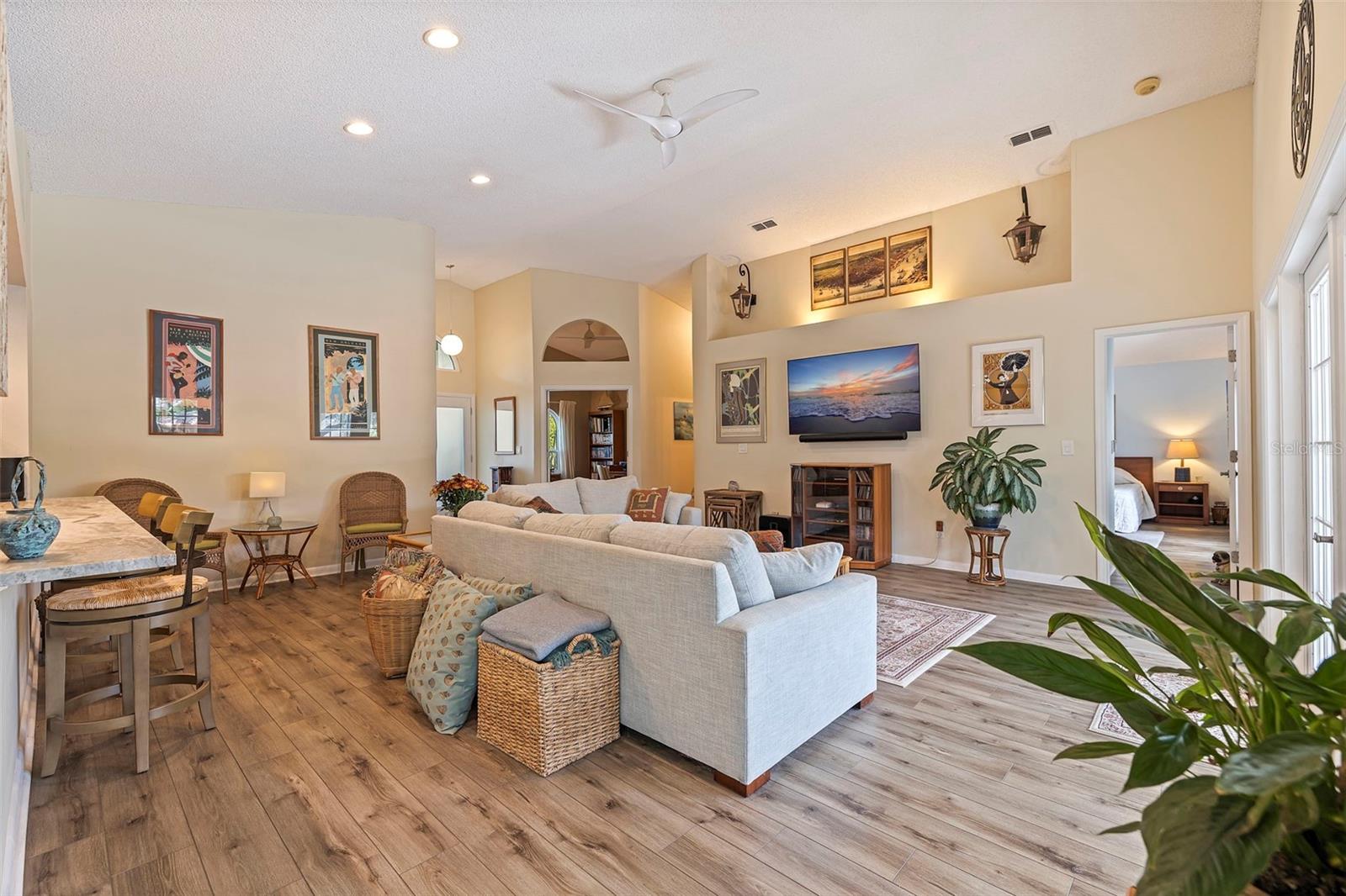 720 WHITE SAND DR NE