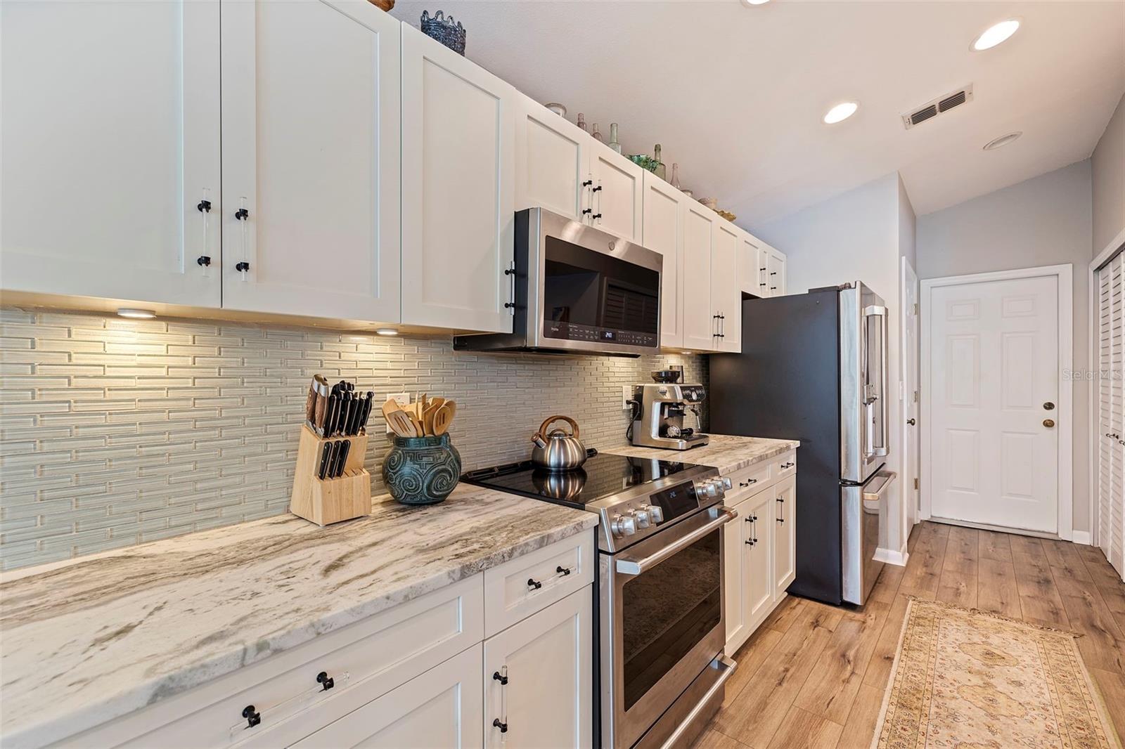 720 WHITE SAND DR NE