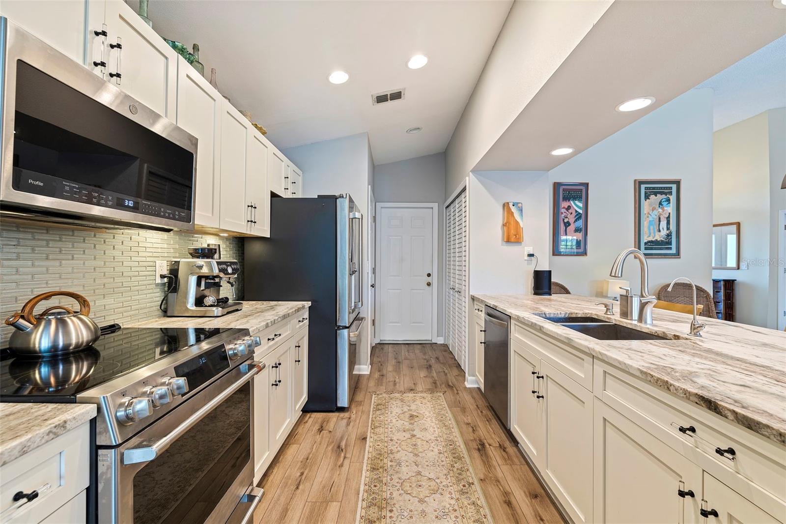 720 WHITE SAND DR NE