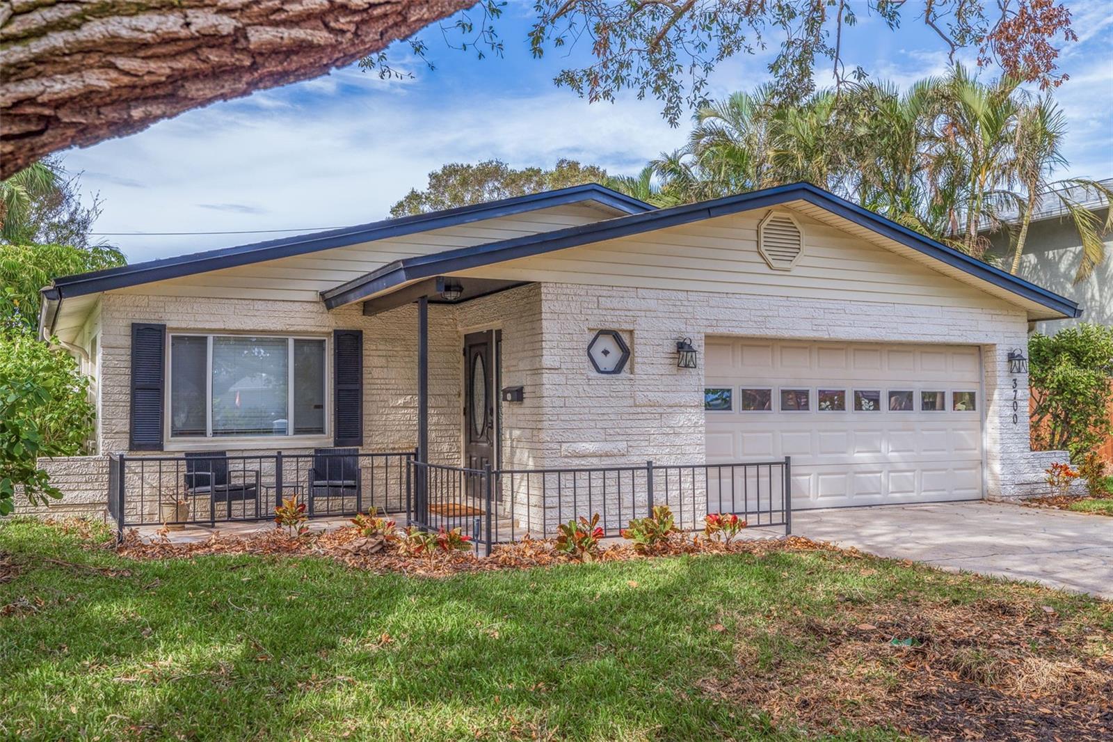 3700 BAYSHORE BLVD NE