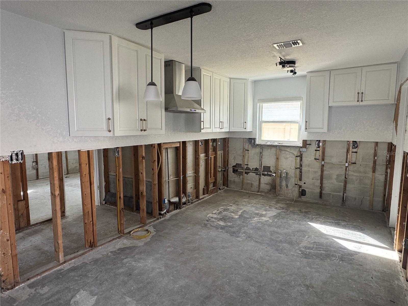 1710 SHORE ACRES BLVD NE