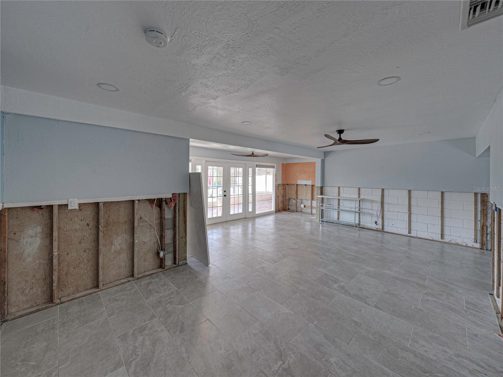 4326 HUNTINGTON ST NE