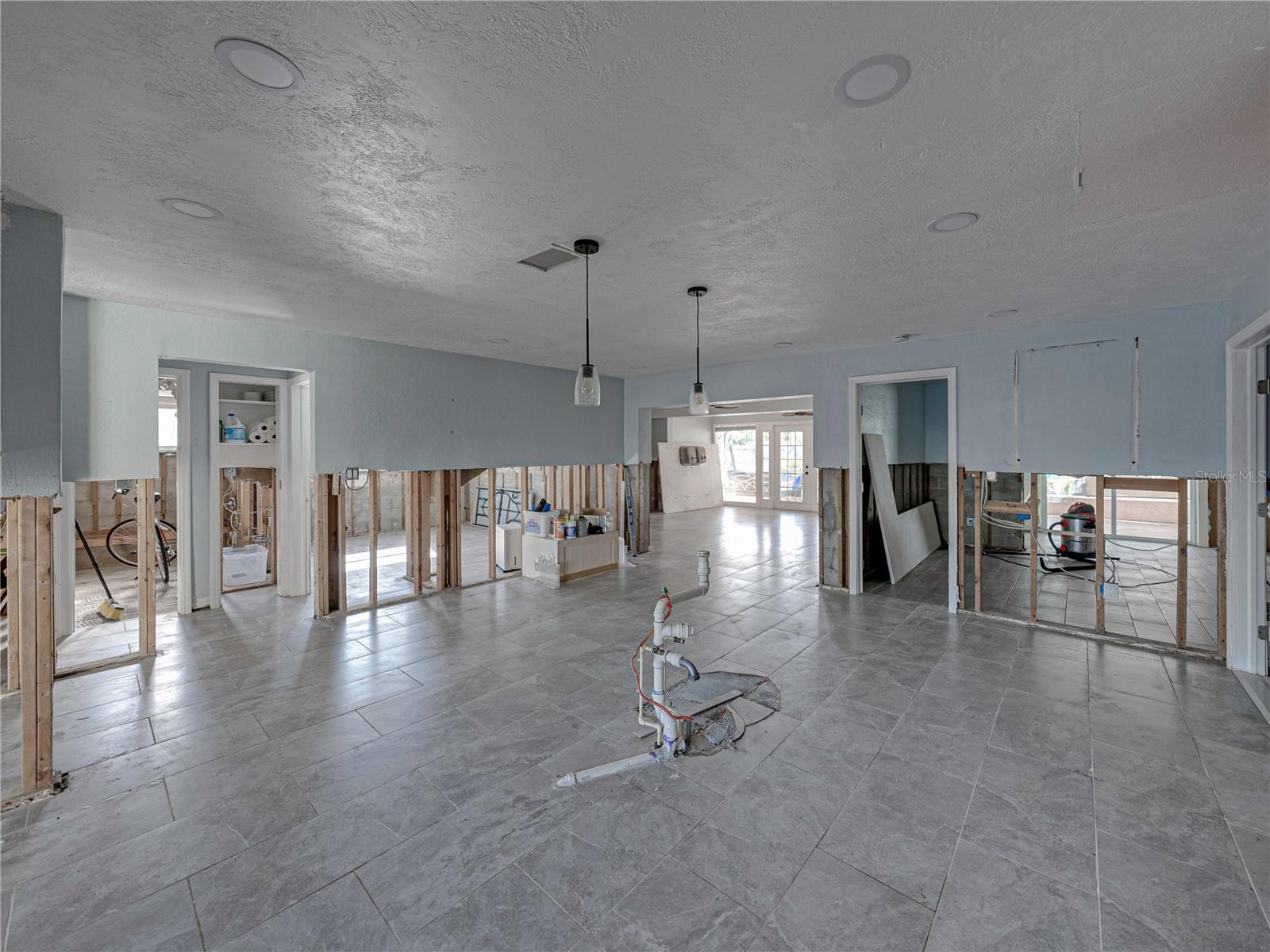 4326 HUNTINGTON ST NE