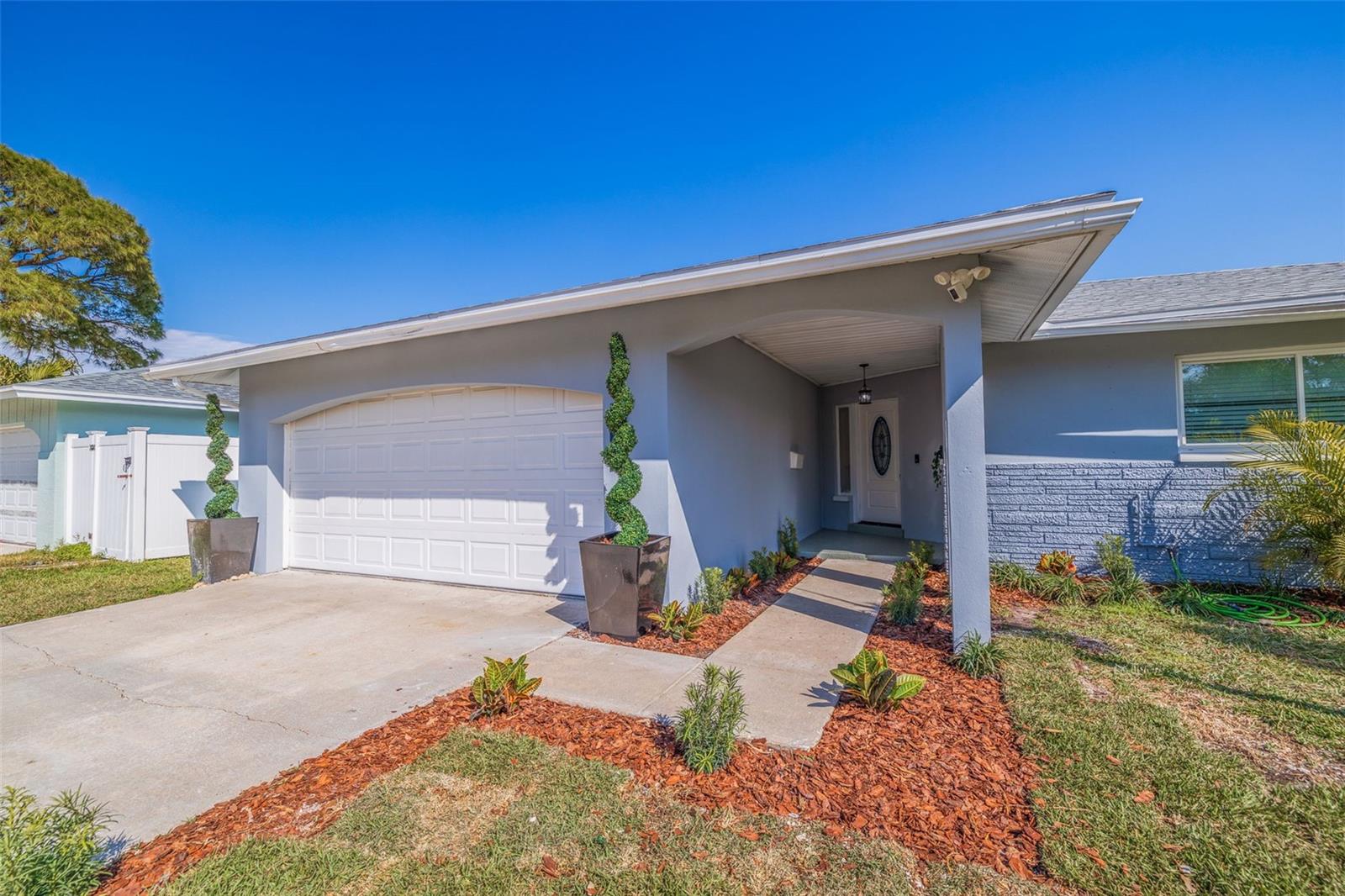 6025 VENETIAN BLVD NE