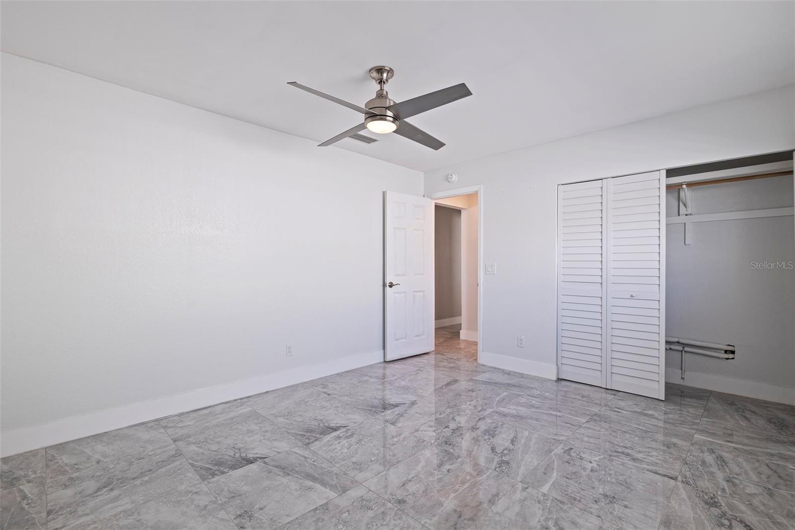 6025 VENETIAN BLVD NE