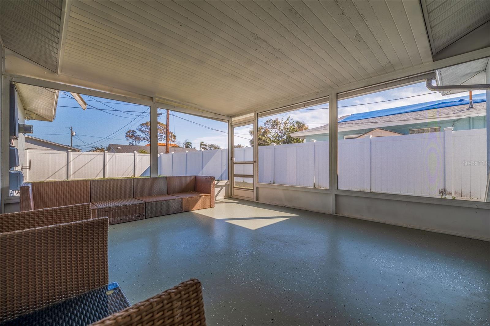 6025 VENETIAN BLVD NE