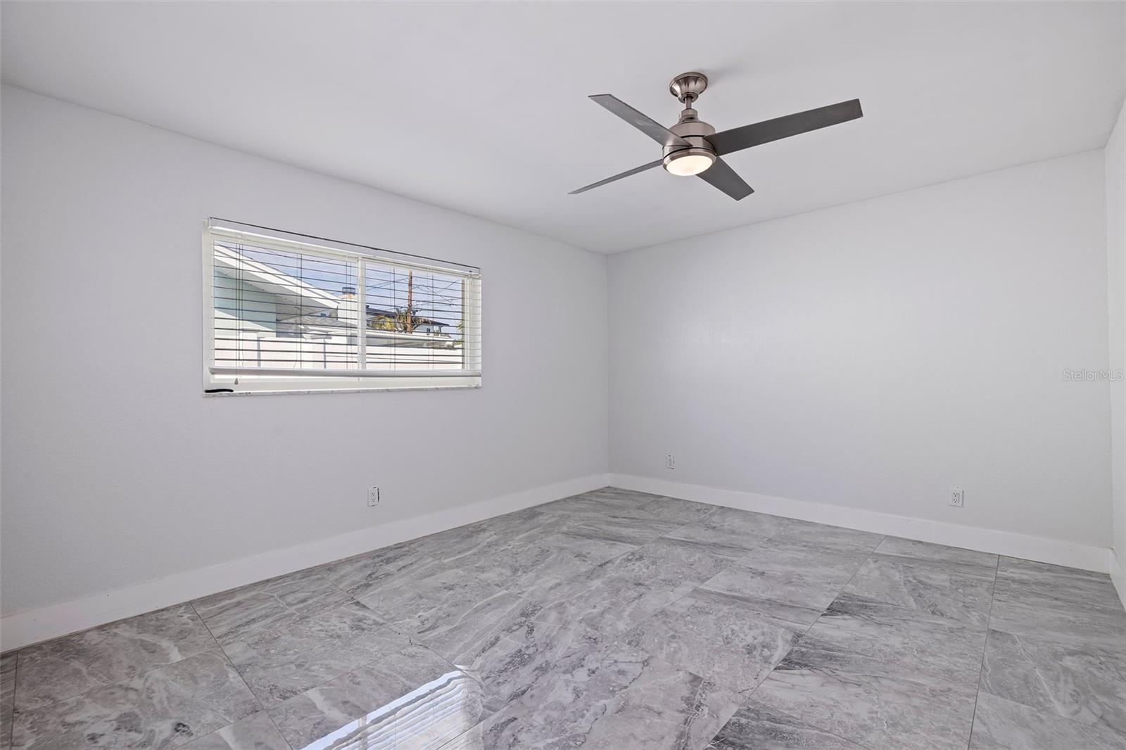 6025 VENETIAN BLVD NE