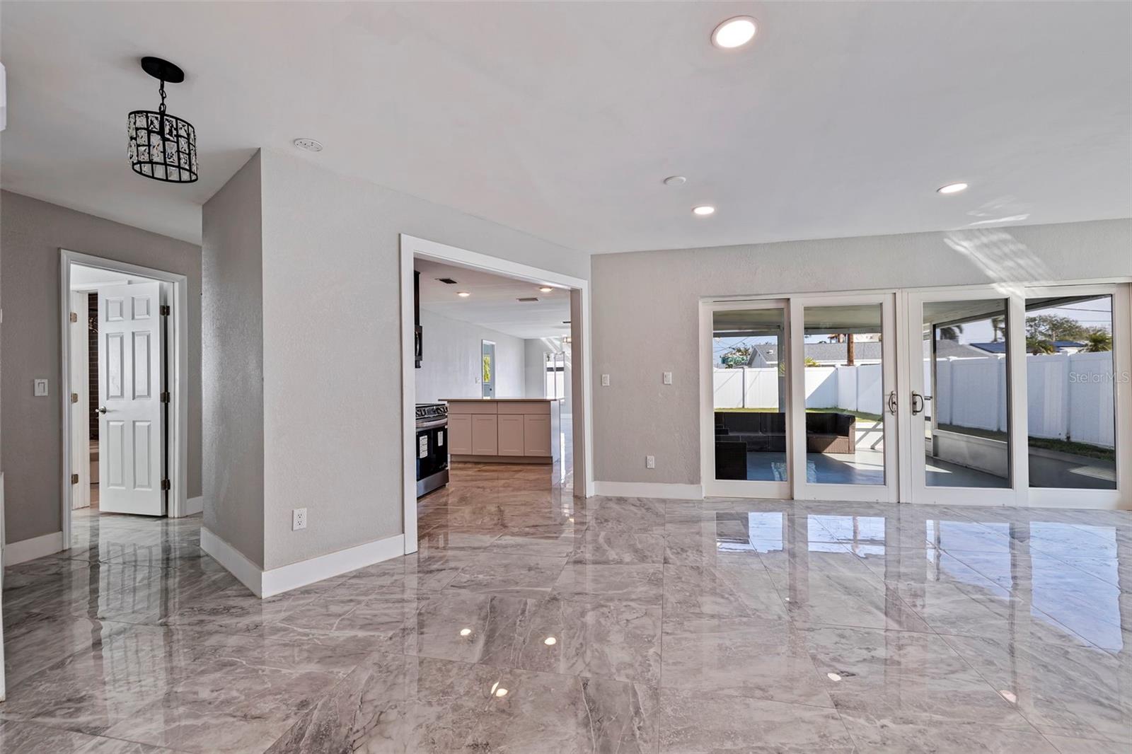 6025 VENETIAN BLVD NE