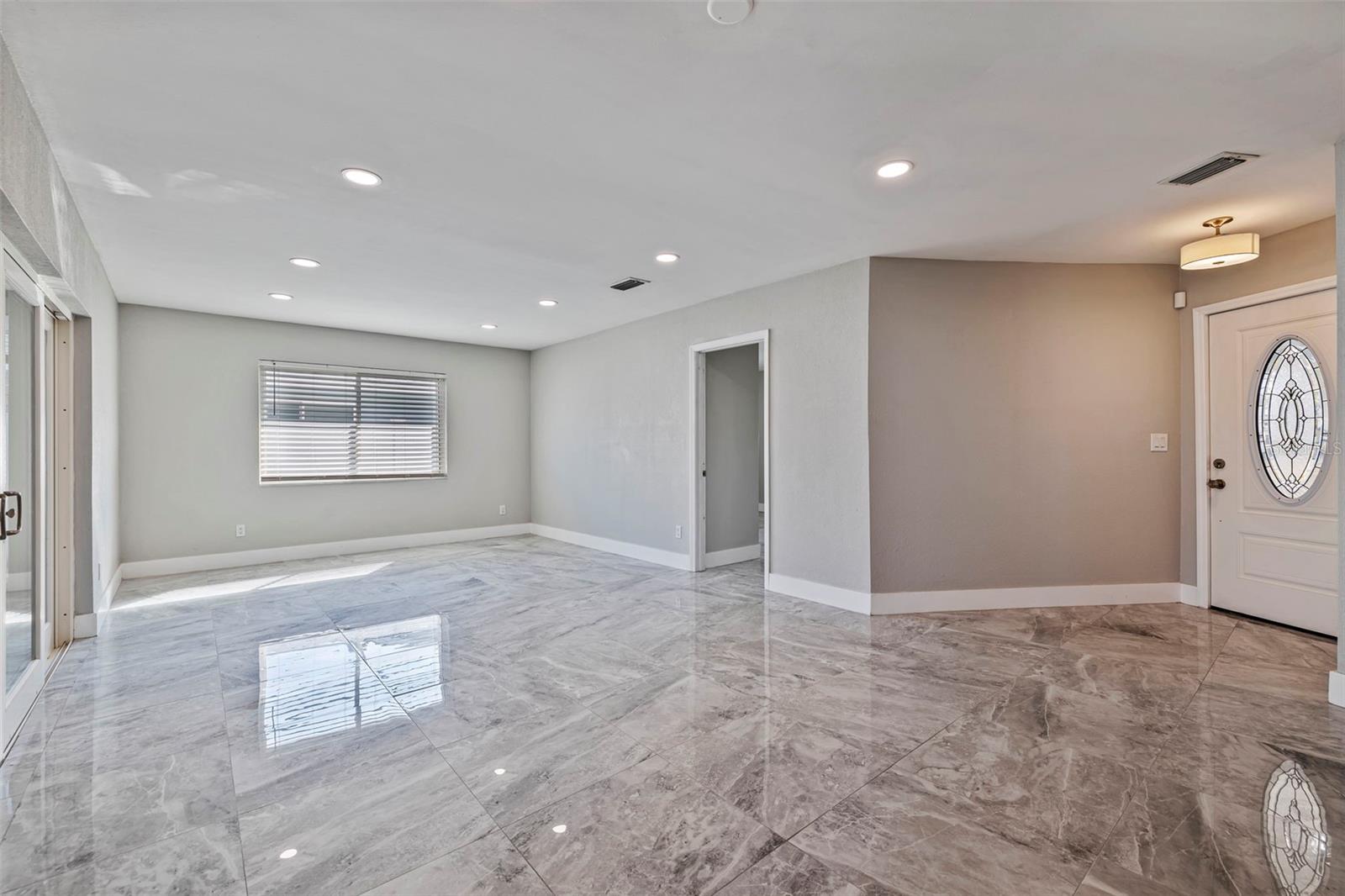 6025 VENETIAN BLVD NE