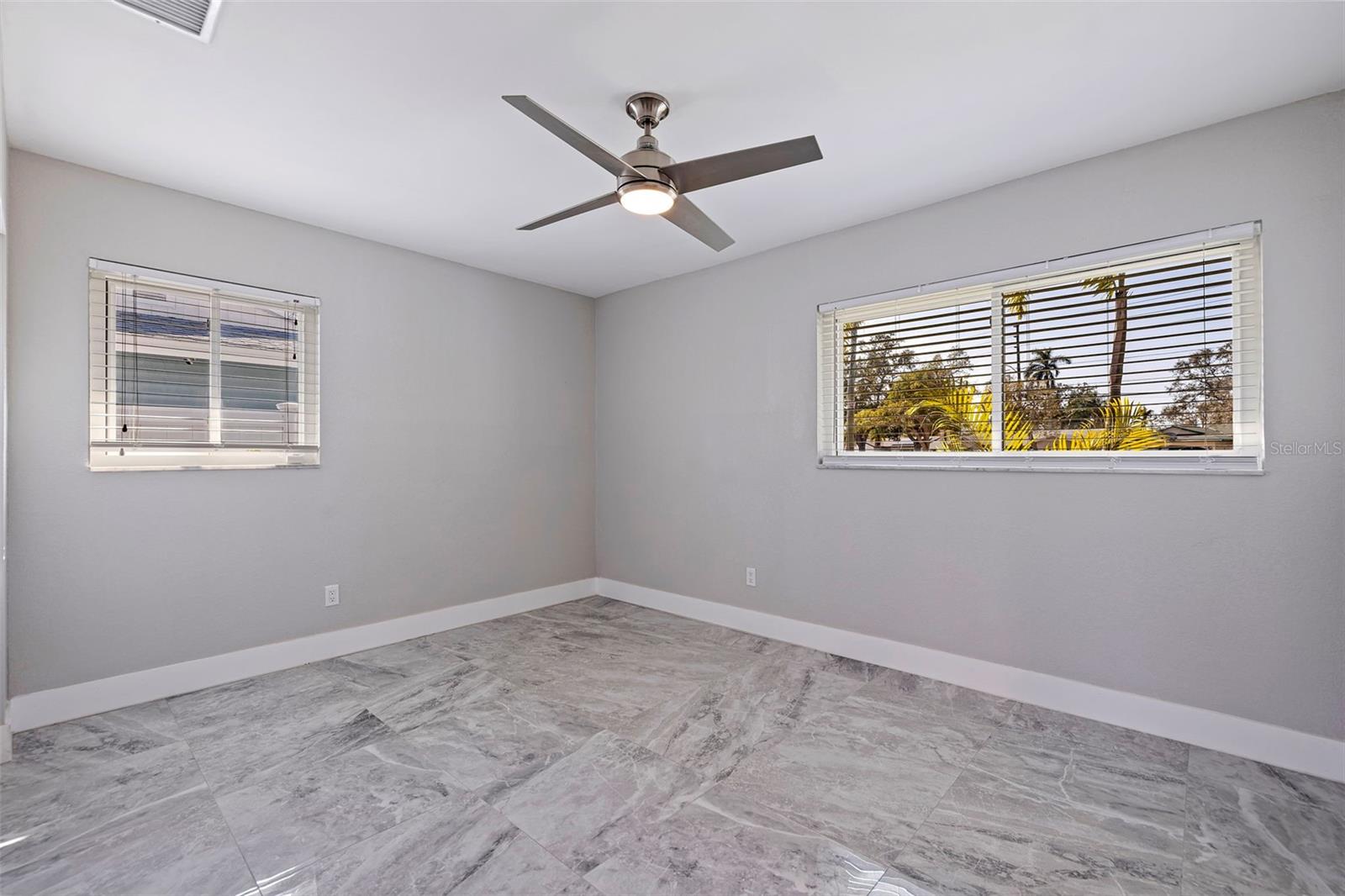 6025 VENETIAN BLVD NE