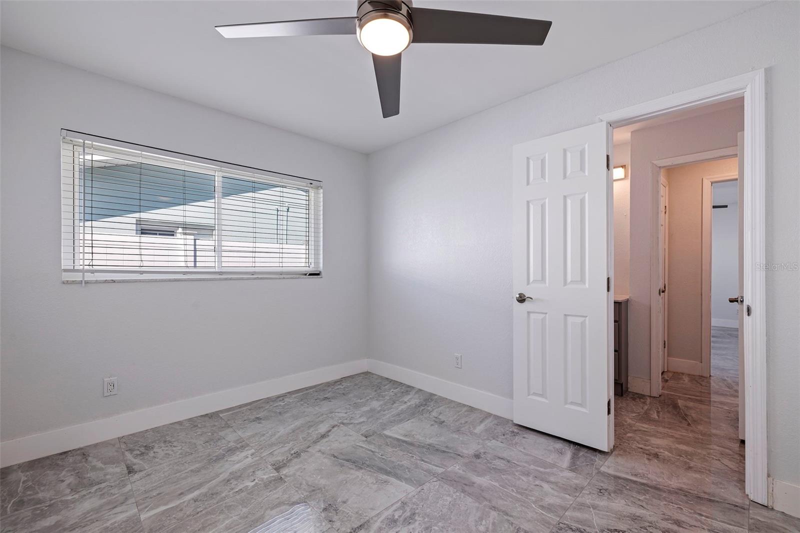 6025 VENETIAN BLVD NE