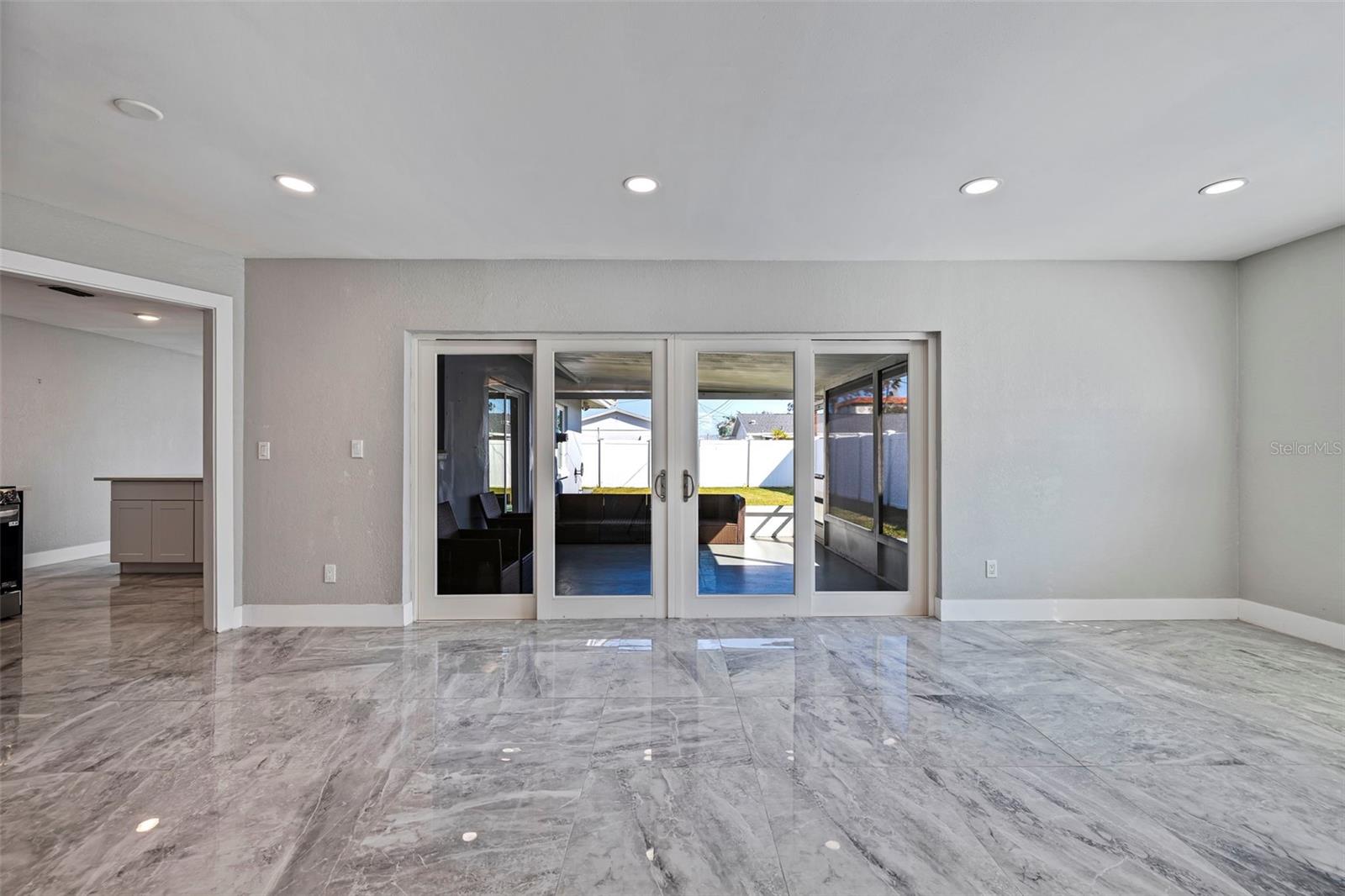 6025 VENETIAN BLVD NE