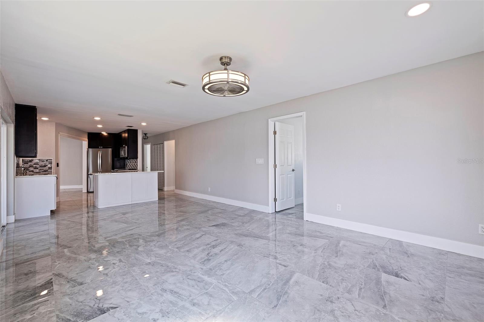 6025 VENETIAN BLVD NE