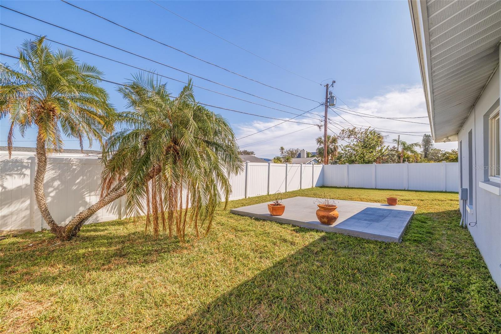 6025 VENETIAN BLVD NE