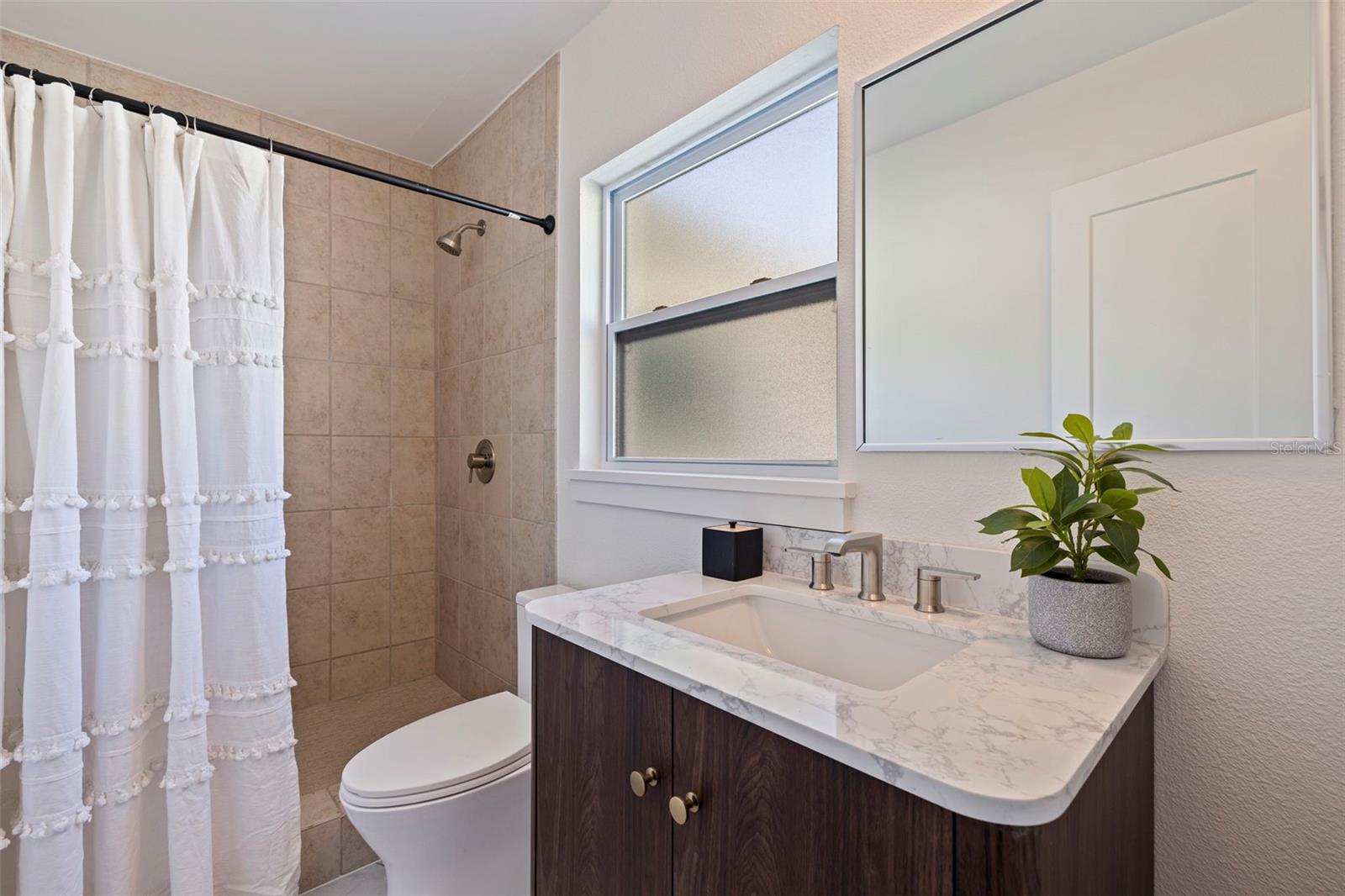 6101 TANGLEWOOD DR NE