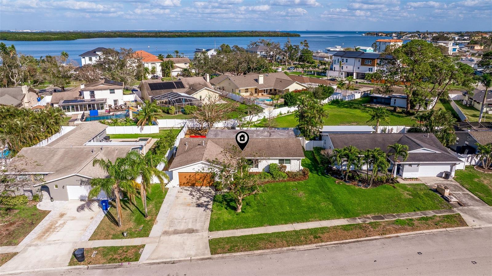 6101 TANGLEWOOD DR NE