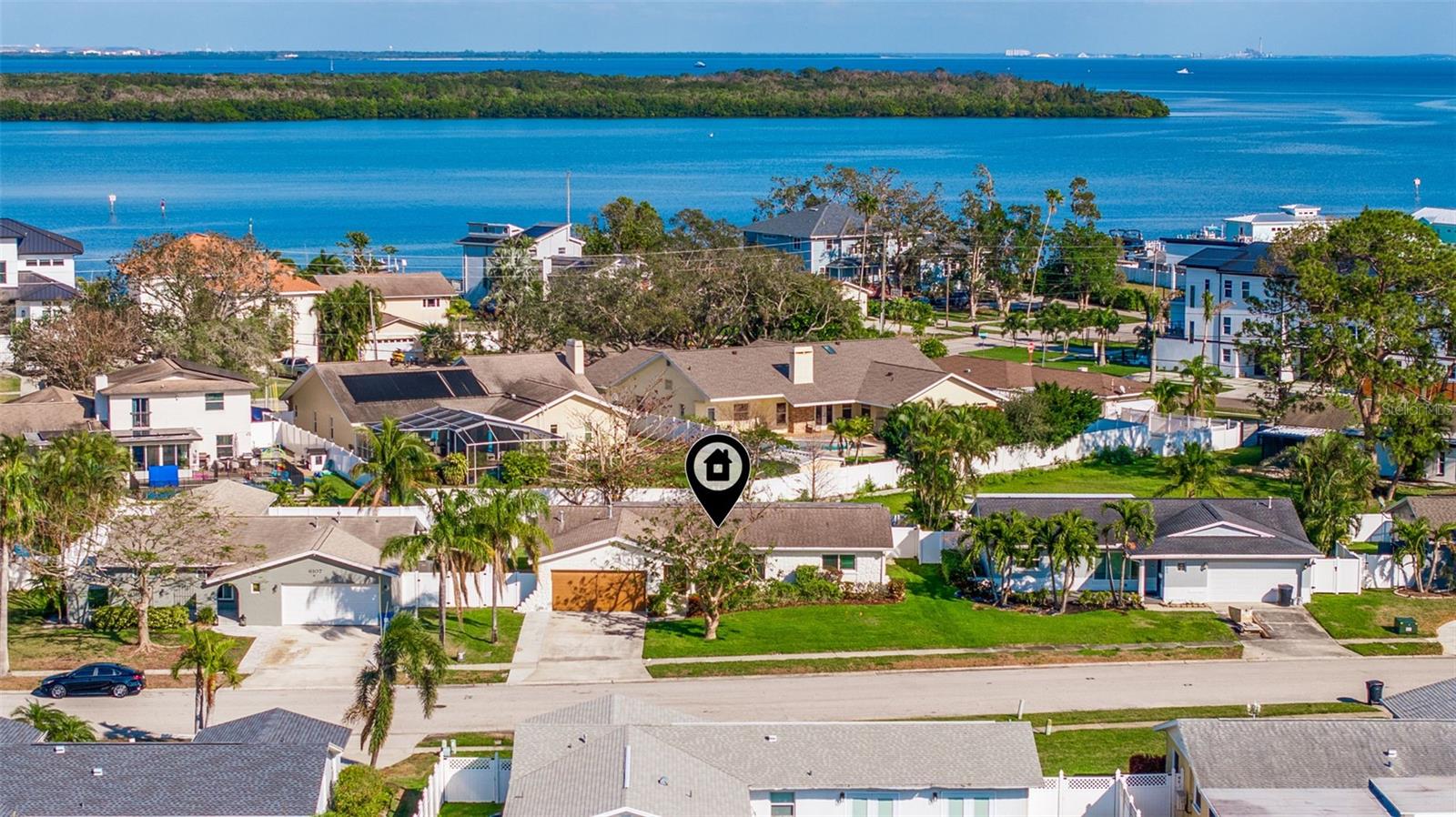 6101 TANGLEWOOD DR NE