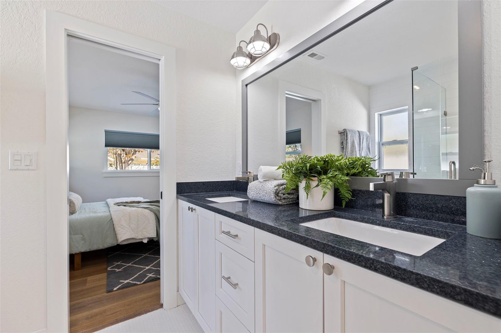 6101 TANGLEWOOD DR NE