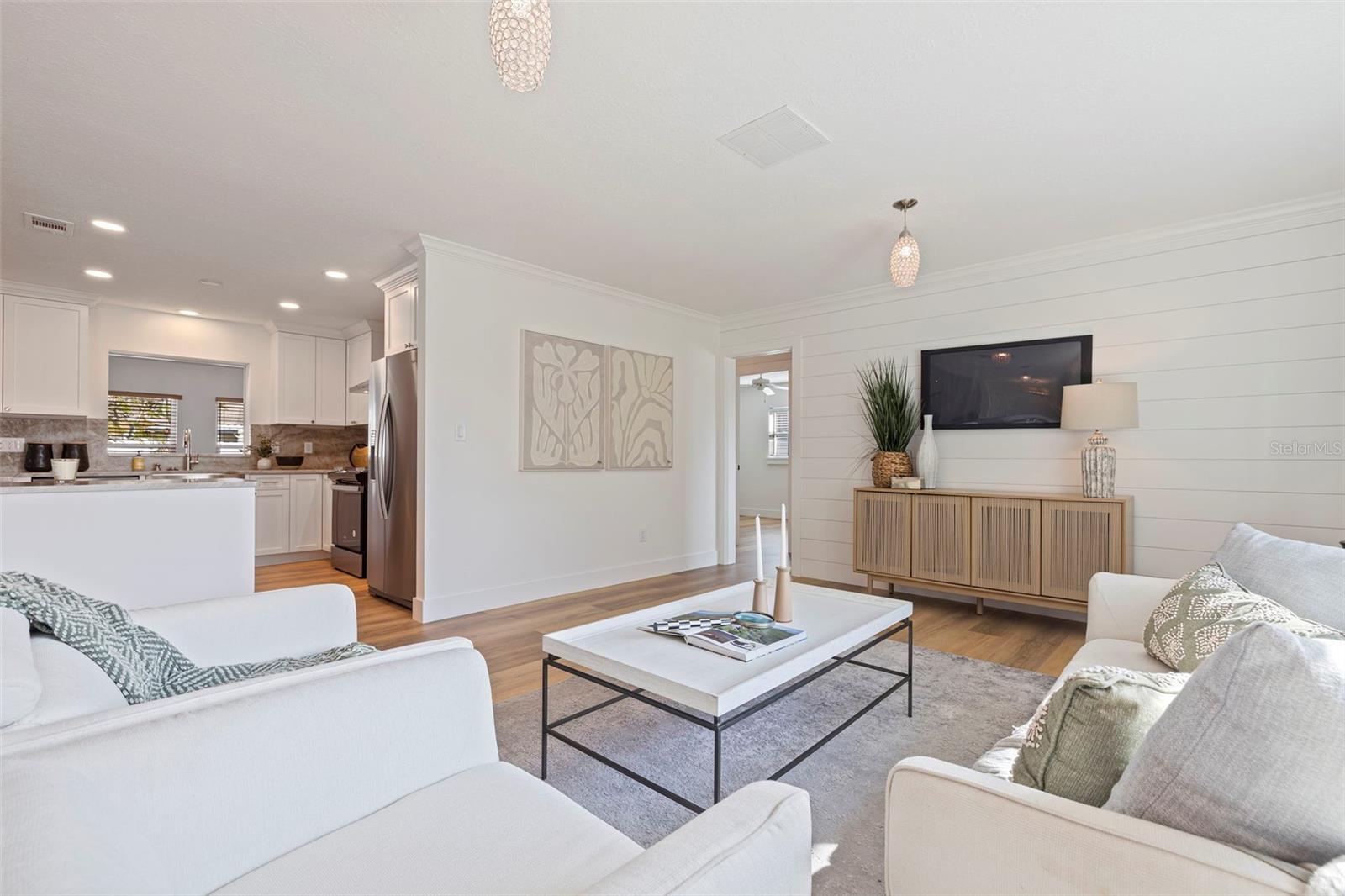 6101 TANGLEWOOD DR NE