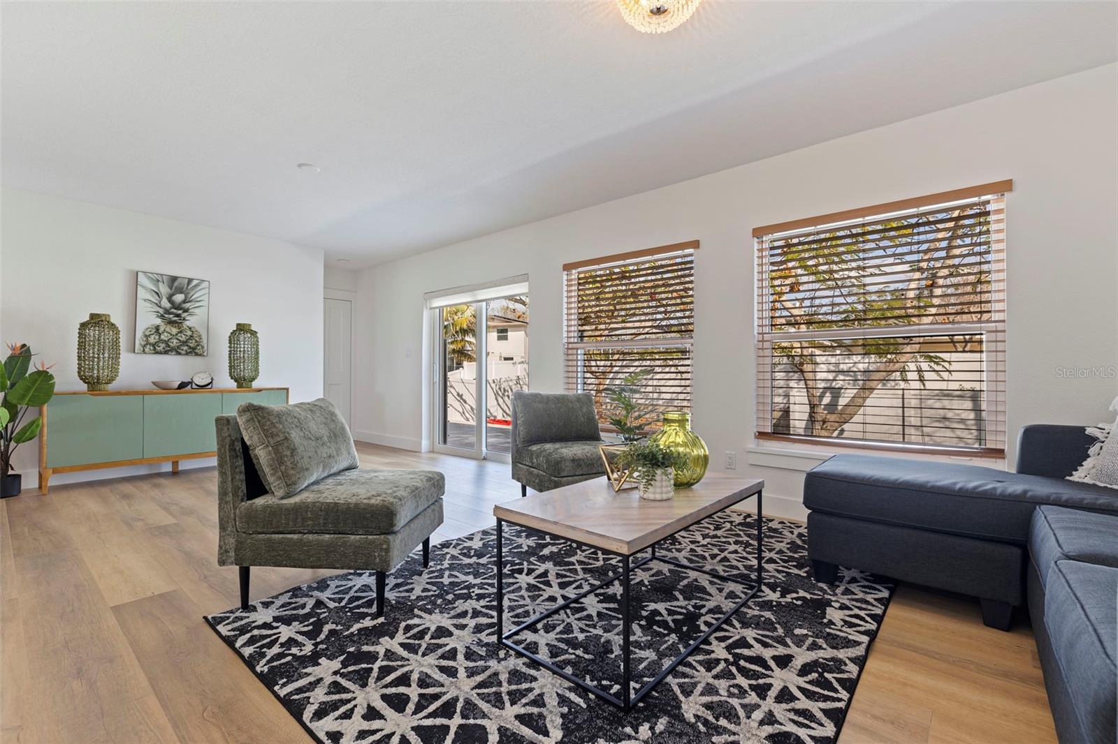 6101 TANGLEWOOD DR NE