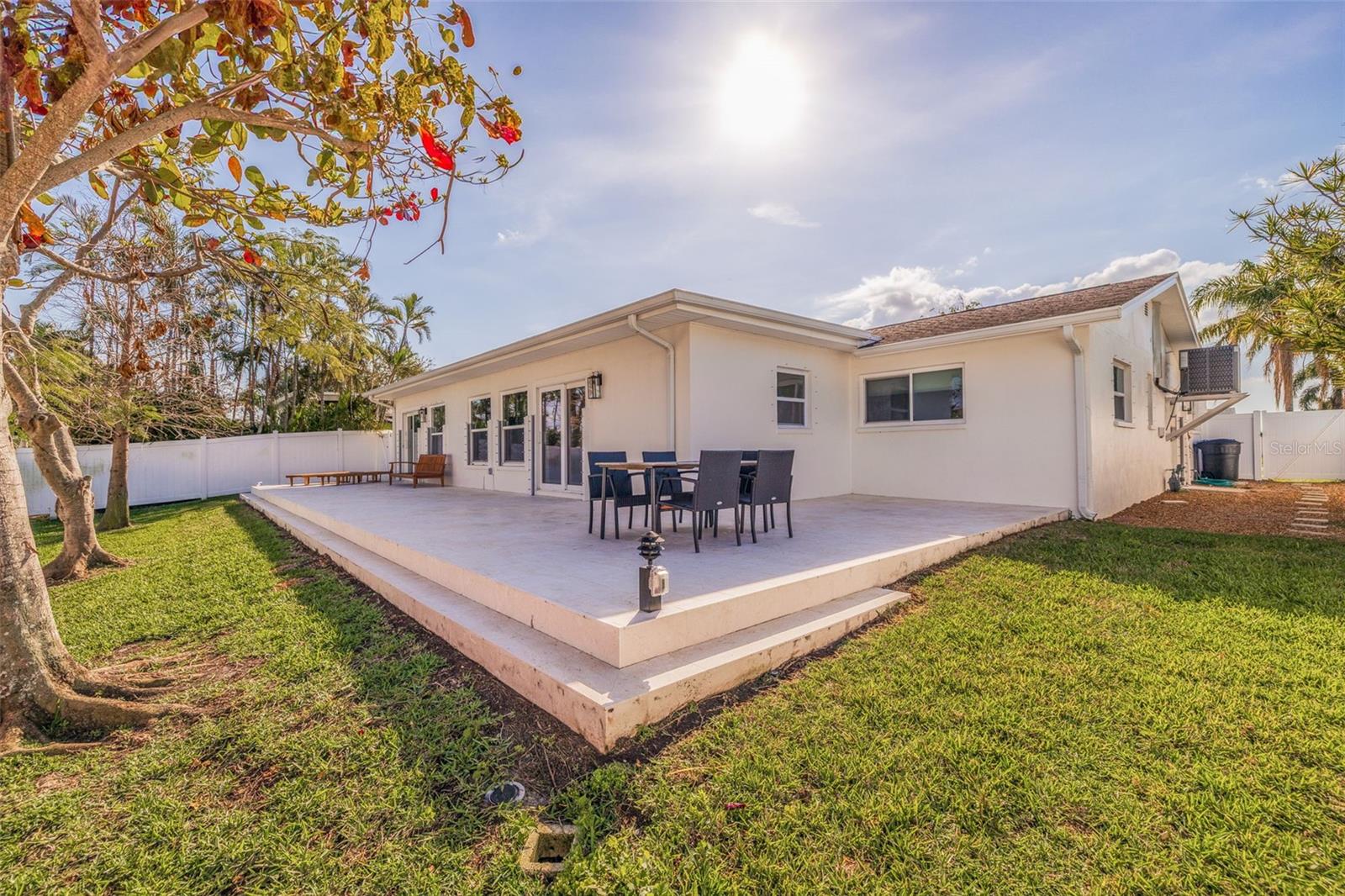 6101 TANGLEWOOD DR NE