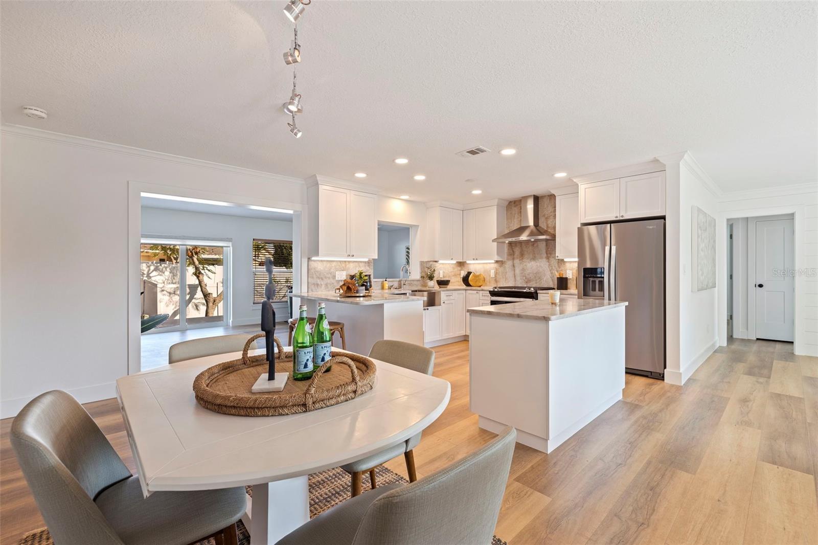 6101 TANGLEWOOD DR NE