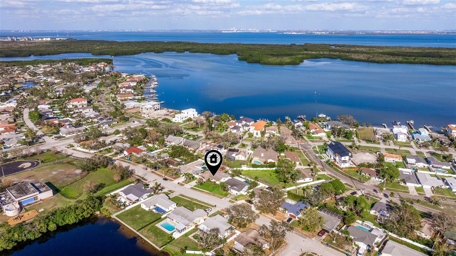 6101 TANGLEWOOD DR NE