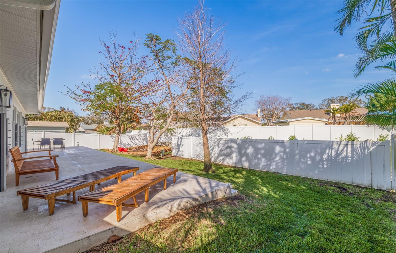 6101 TANGLEWOOD DR NE