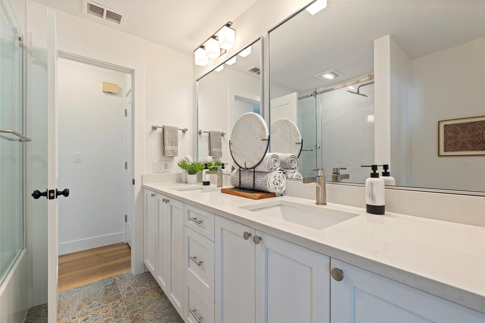 6101 TANGLEWOOD DR NE