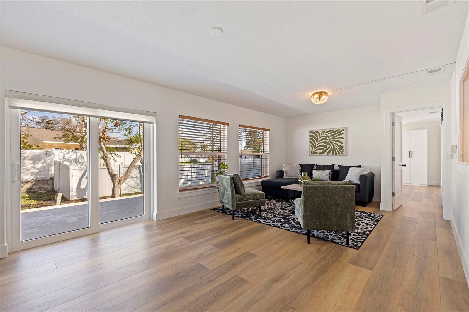 6101 TANGLEWOOD DR NE