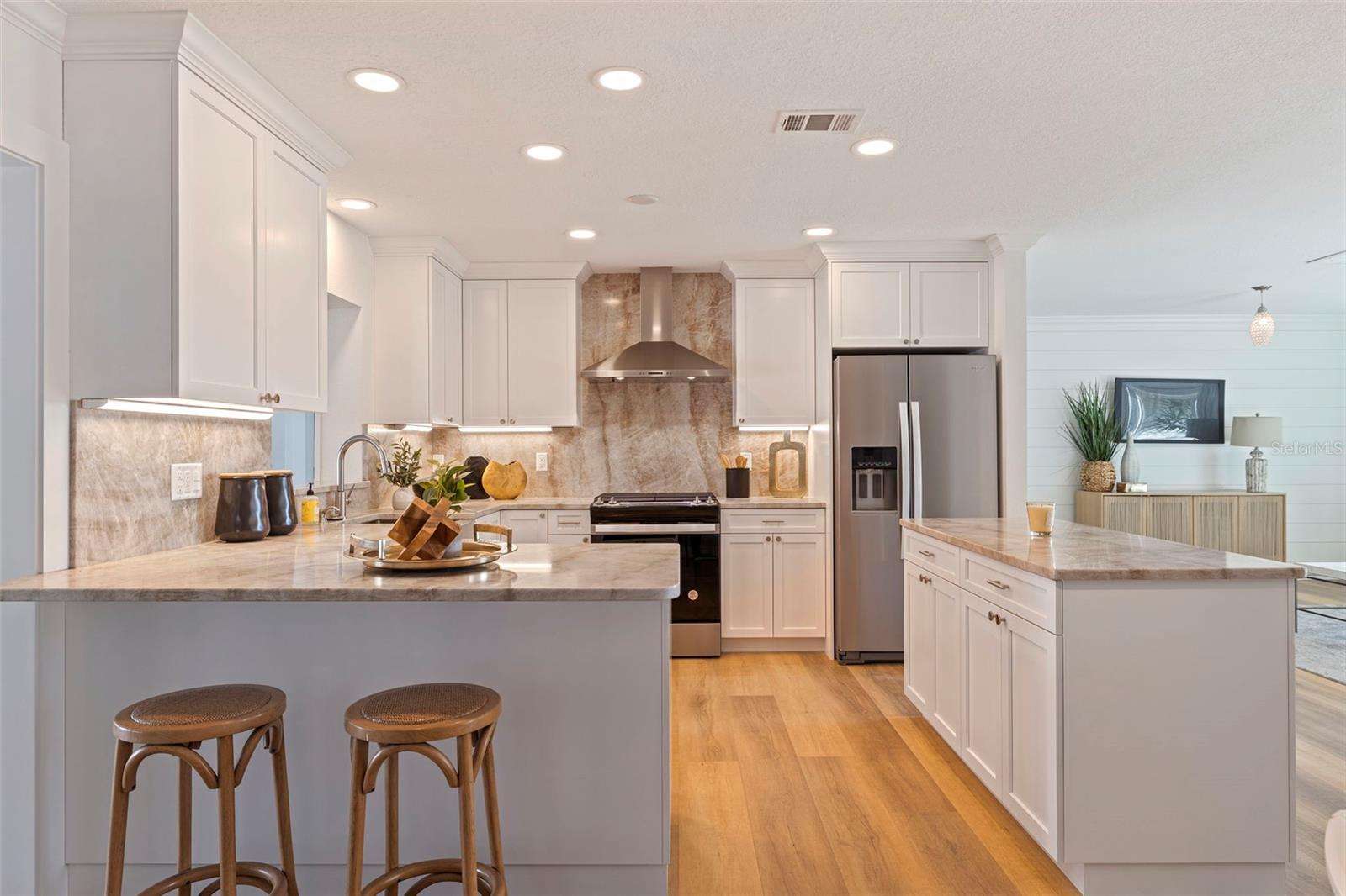 6101 TANGLEWOOD DR NE