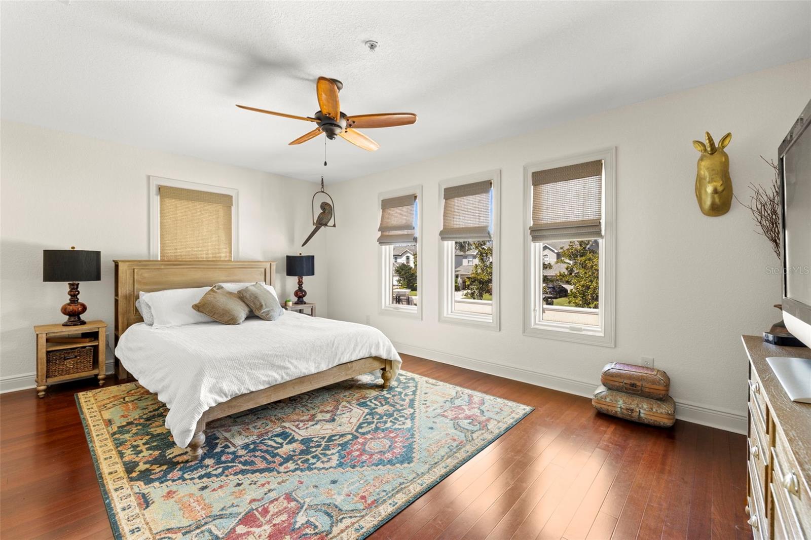 1076 PASEO DEL RIO NE