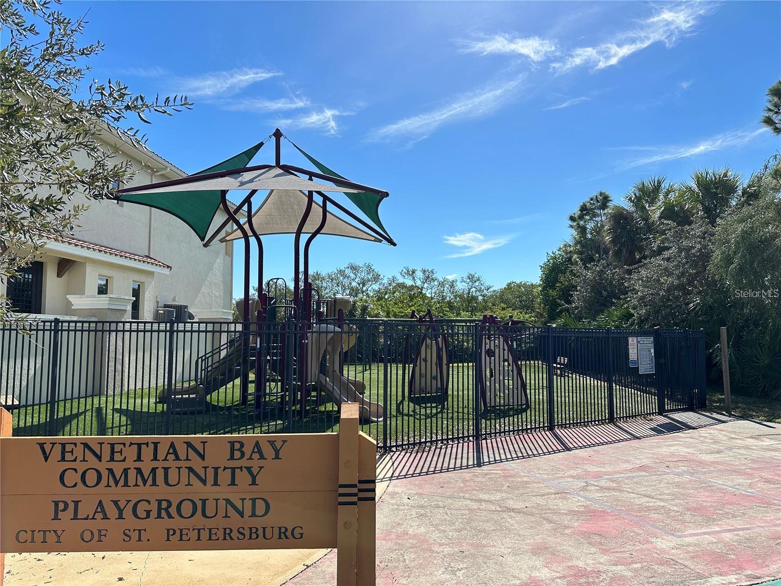 1076 PASEO DEL RIO NE