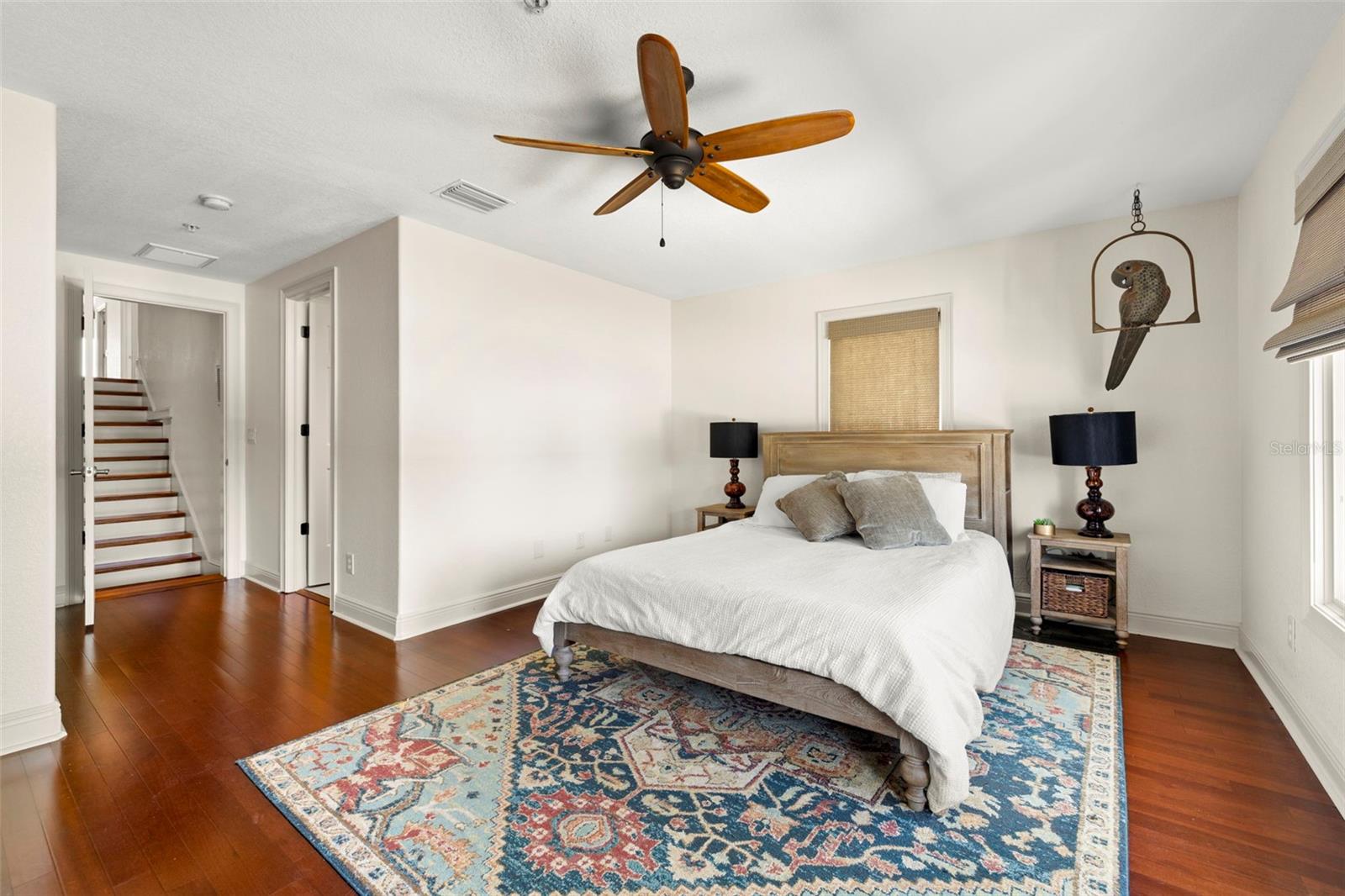 1076 PASEO DEL RIO NE