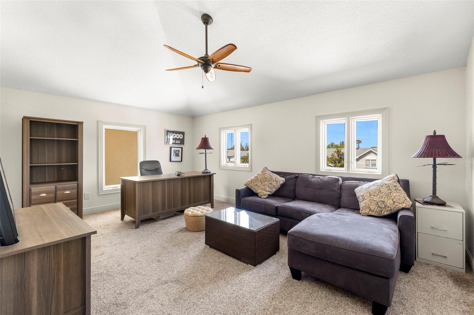 1076 PASEO DEL RIO NE