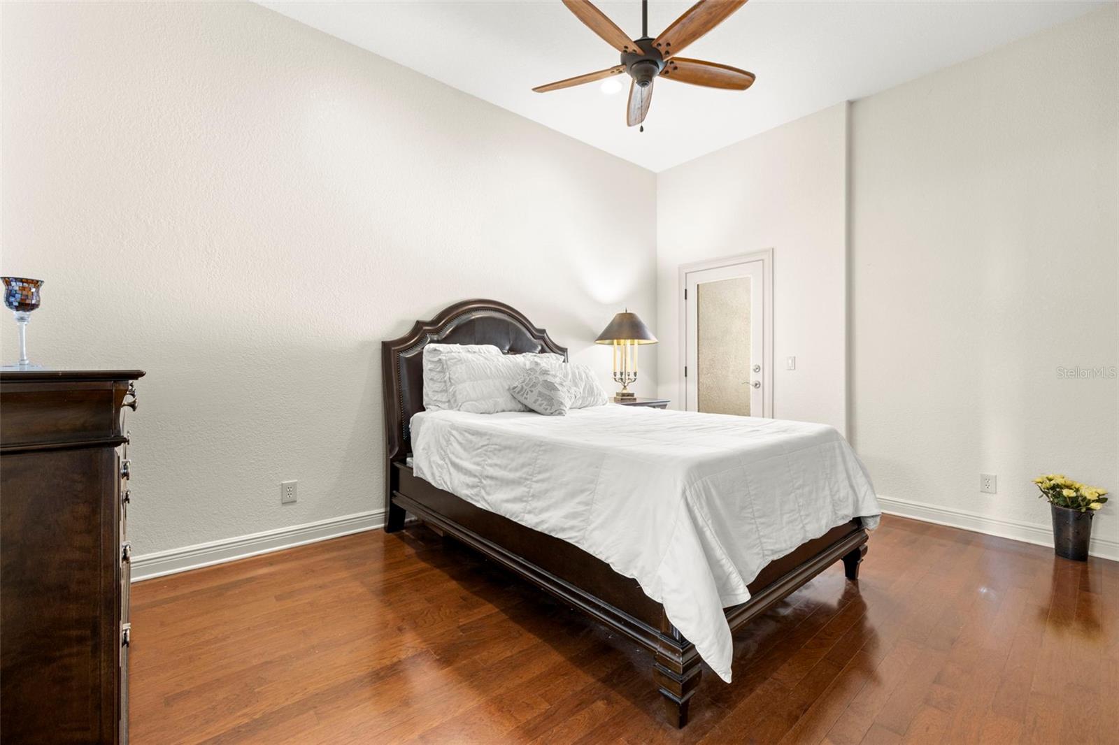 1076 PASEO DEL RIO NE