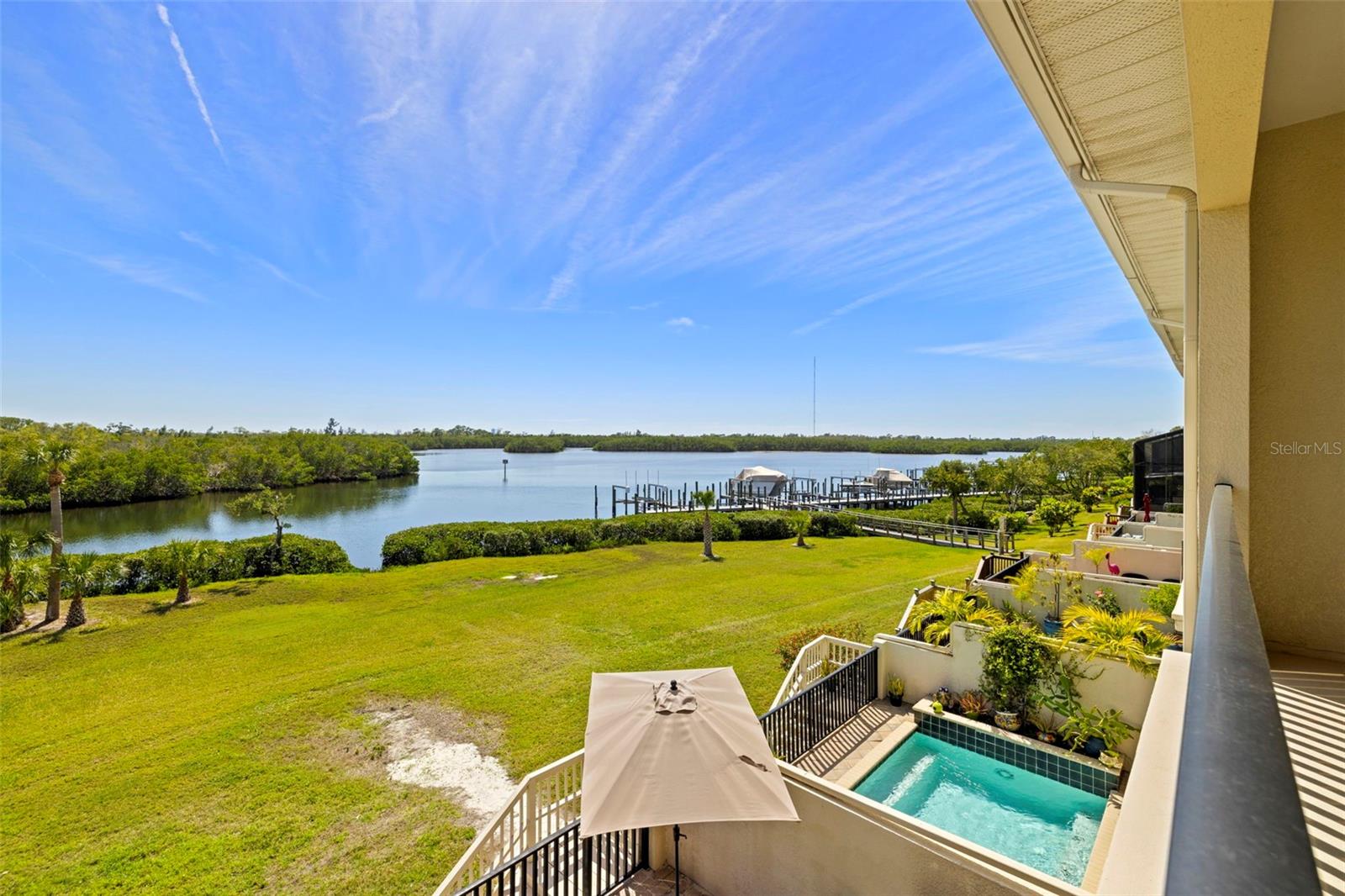 1076 PASEO DEL RIO NE