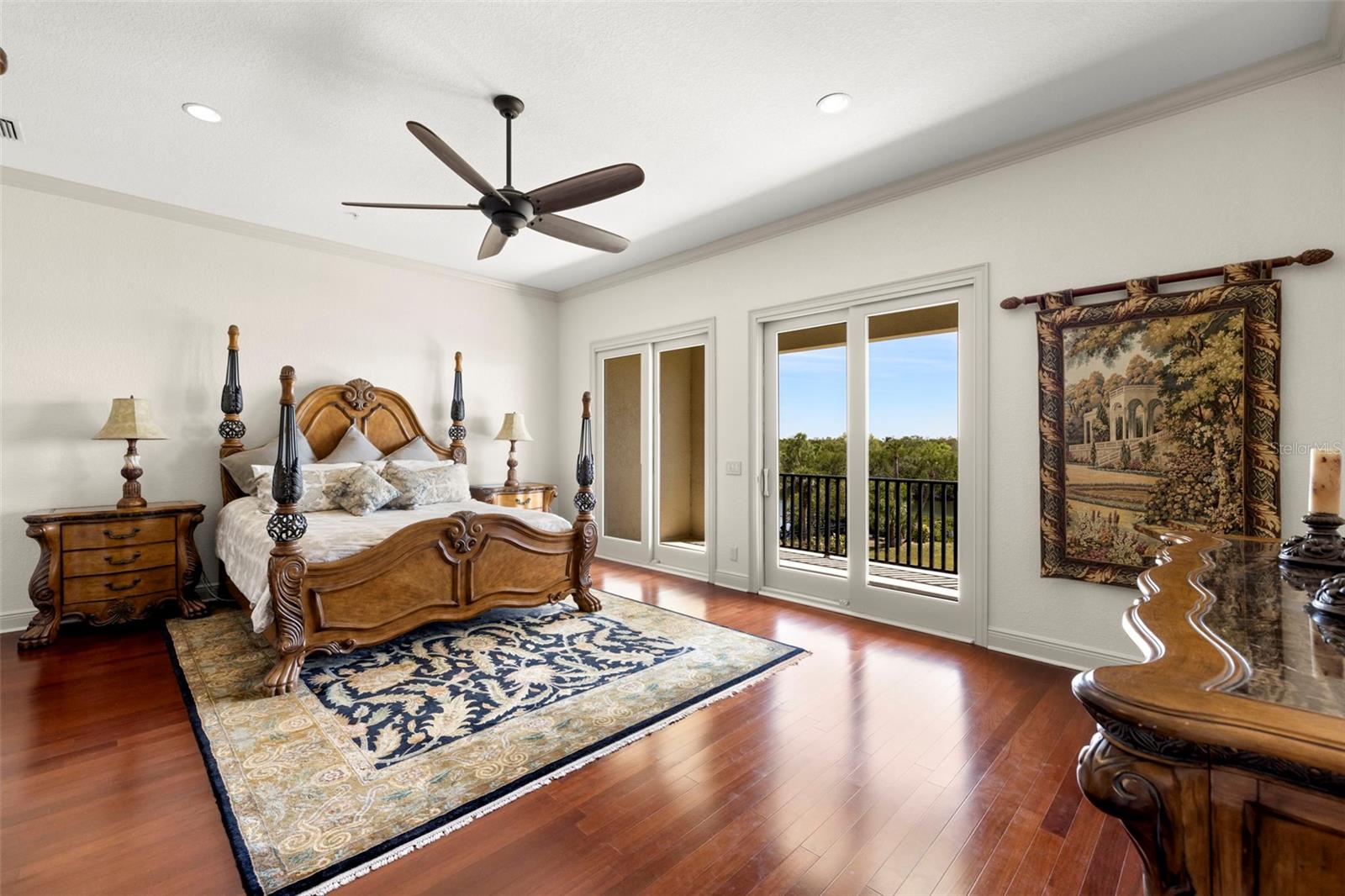 1076 PASEO DEL RIO NE