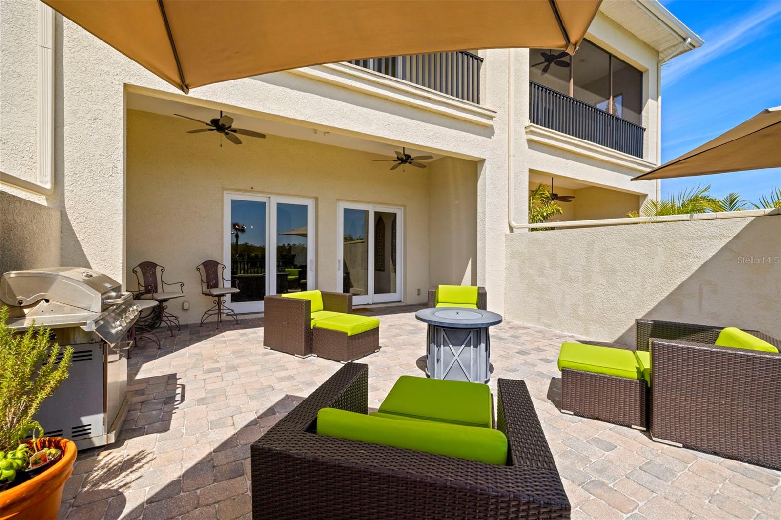 1076 PASEO DEL RIO NE