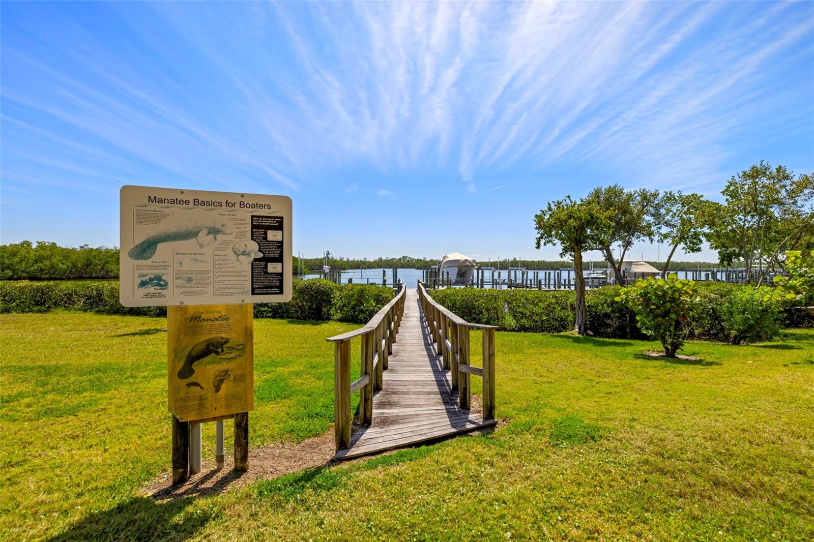 1076 PASEO DEL RIO NE