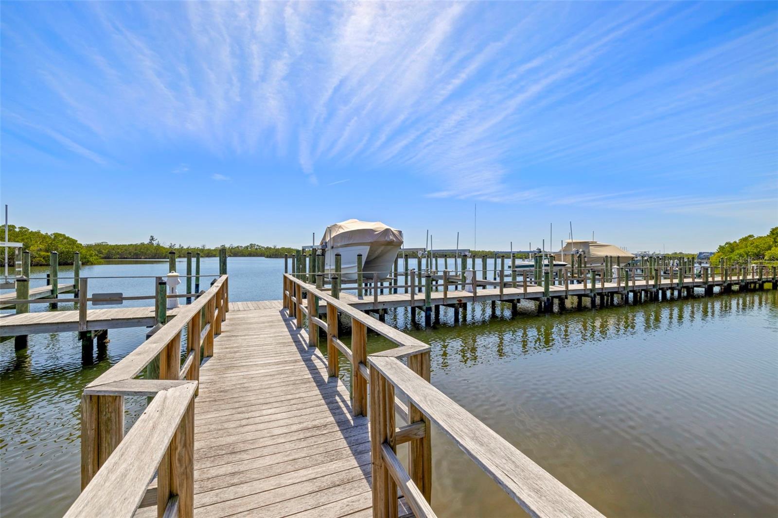 1076 PASEO DEL RIO NE