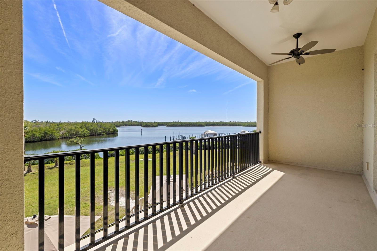 1076 PASEO DEL RIO NE