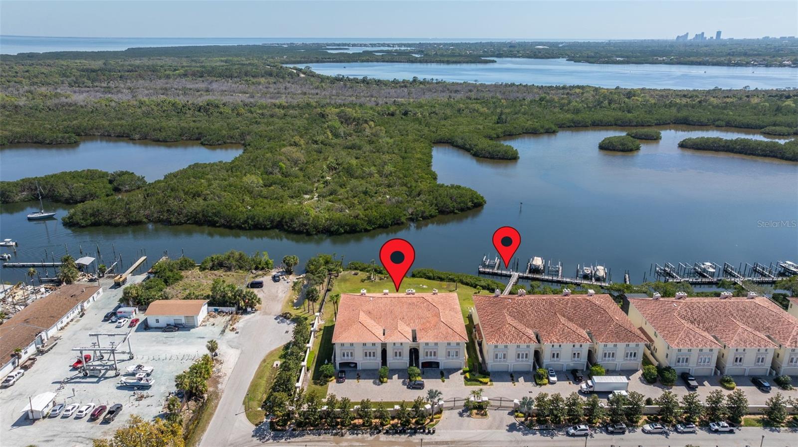 1076 PASEO DEL RIO NE