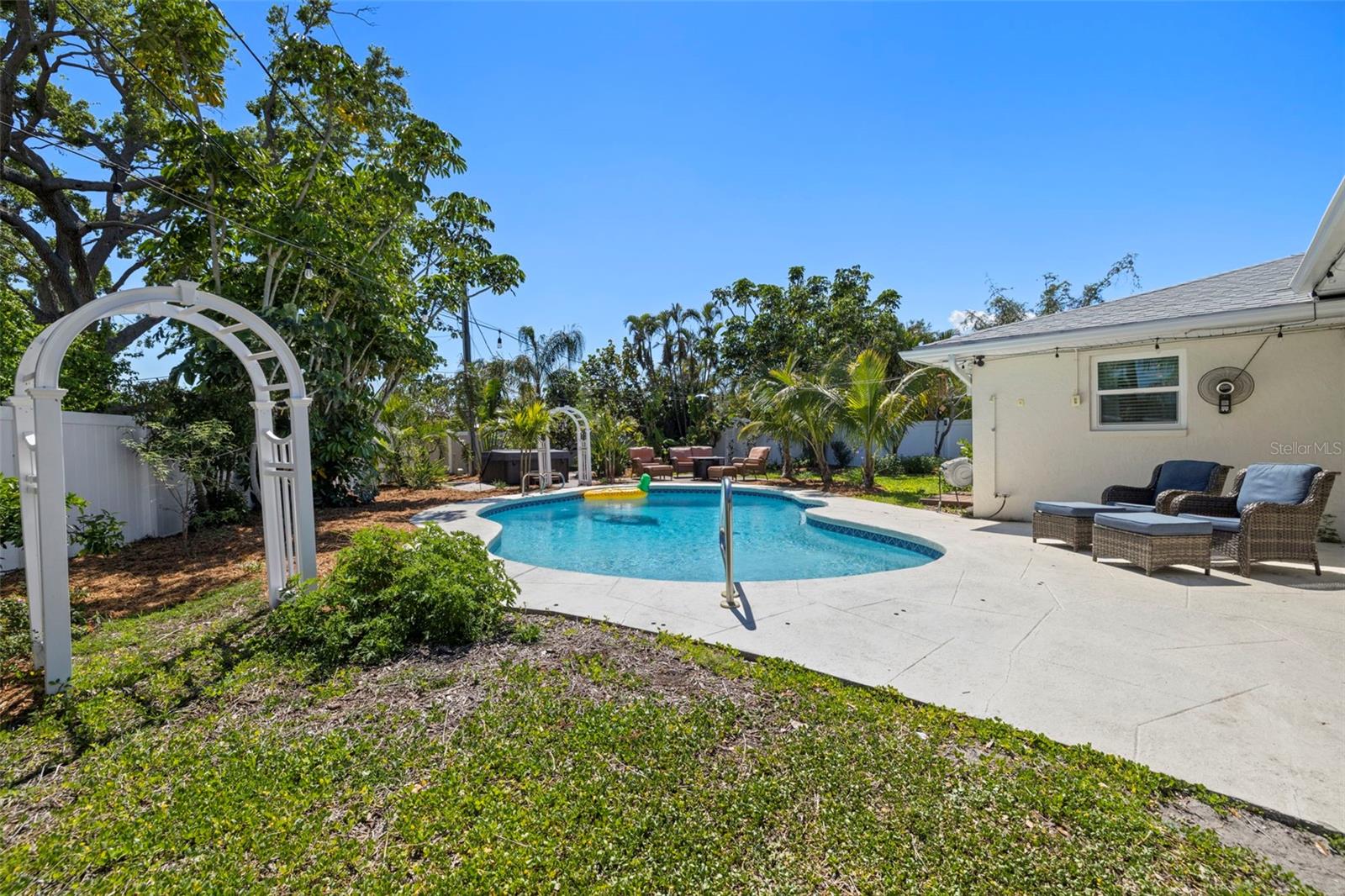 1508 EDEN ISLE BLVD NE